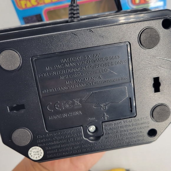 1993 MS. PAC-MAN Plug & Play Retro TV Arcade Game Namco Bandai - Picture 2 of 12